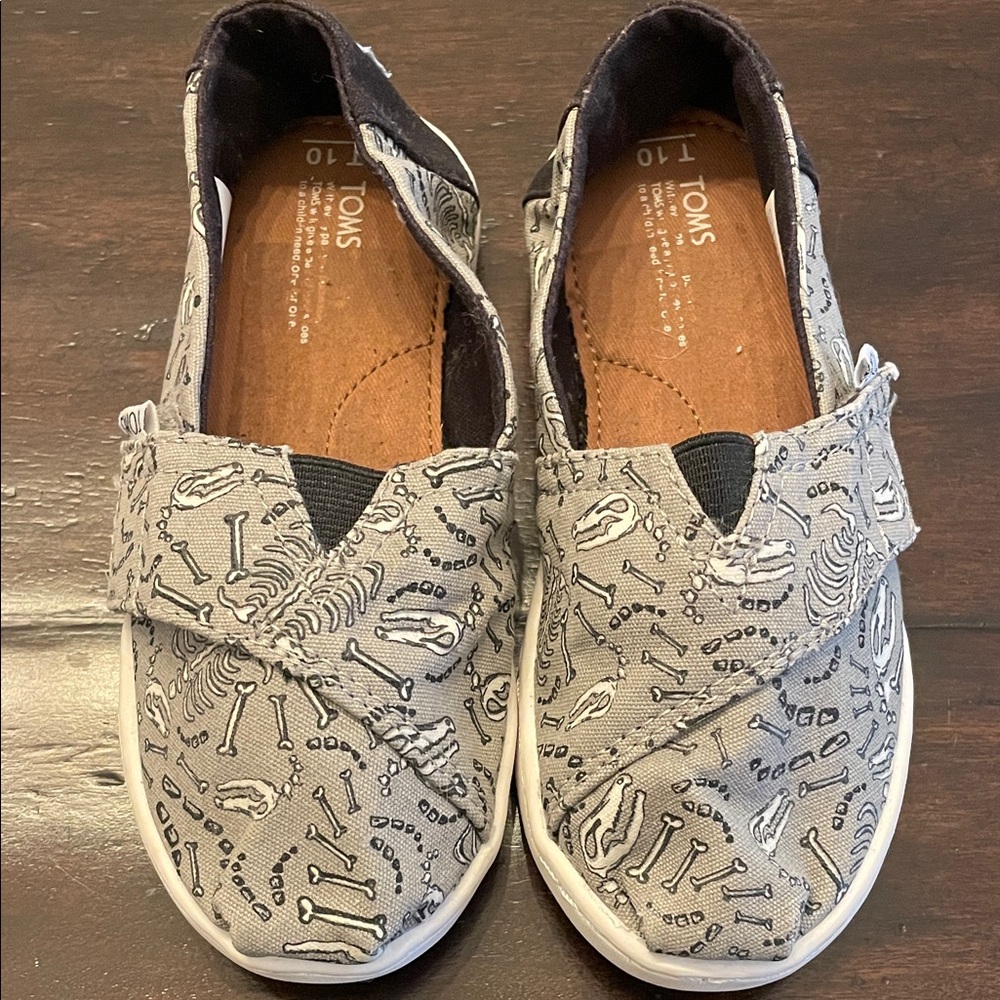 TOMS Kids Gray Skeleton Print Sneakers